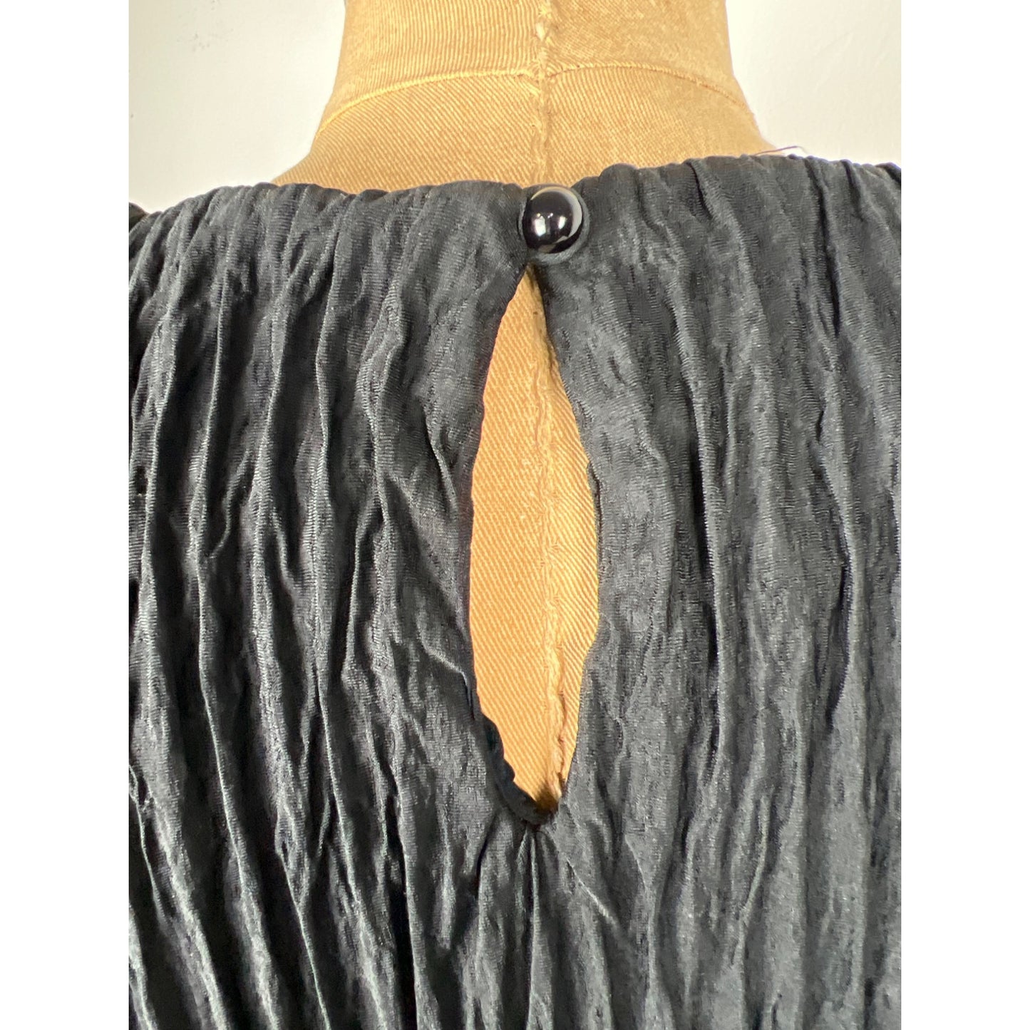 David Rose Black Dress Polyester 80s wrinkled Pleats Texture Authentic Vintage