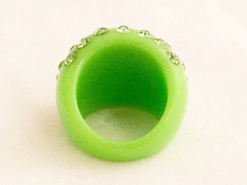 VINTAGE LUCITE JEWELRY NEON GREEN RING
