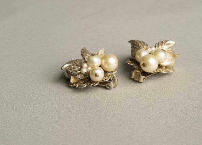 Vintage floral pearls clip on earrings with intricate filigree design, c.1950s.
