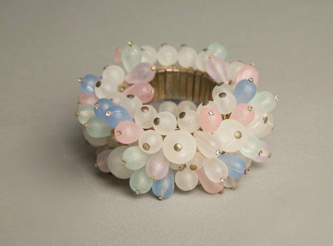 CHA CHA VINTAGE BRACELET with frosty beads in white, pink, blue, and green on expandable golden metal.