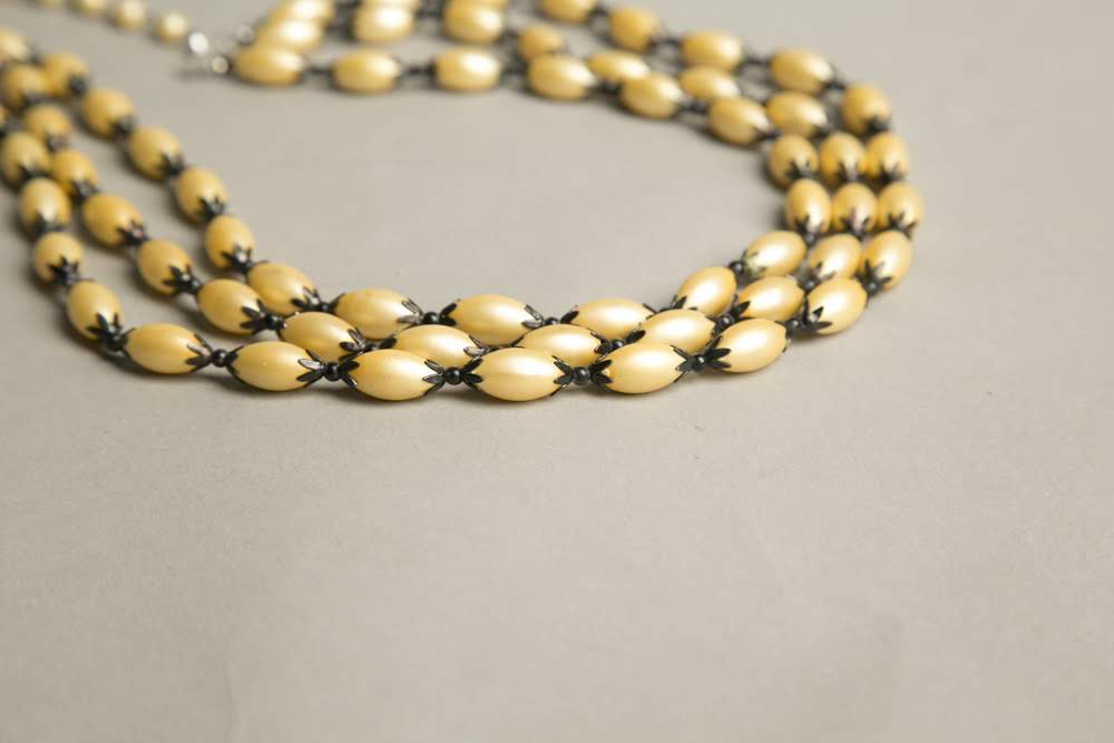 Plastic Vintage Jewelry Yellow Beaded Short Necklace