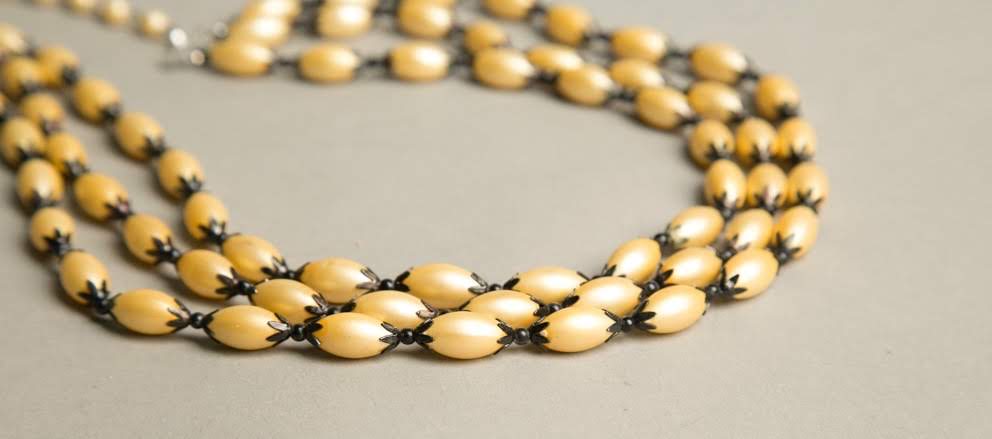 Plastic Vintage Jewelry Yellow Beaded Short Necklace