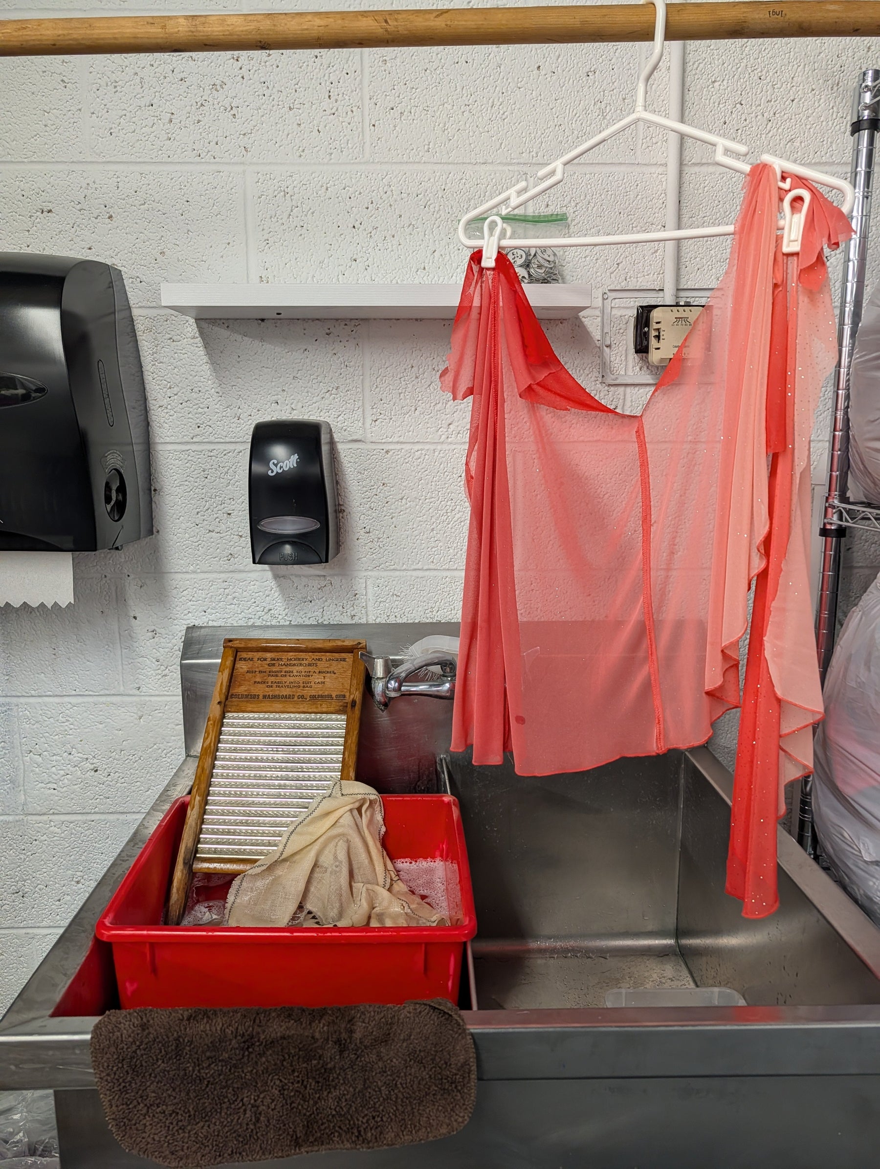 The New Fashion Is Being Hand-Washed in a Sink in Downtown Columbus
