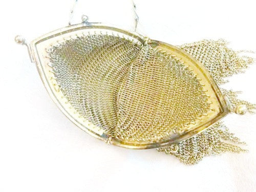 Art Nouveau Golden Mesh Purse, A Timeless Embodiment of Early 20th Century Elegance