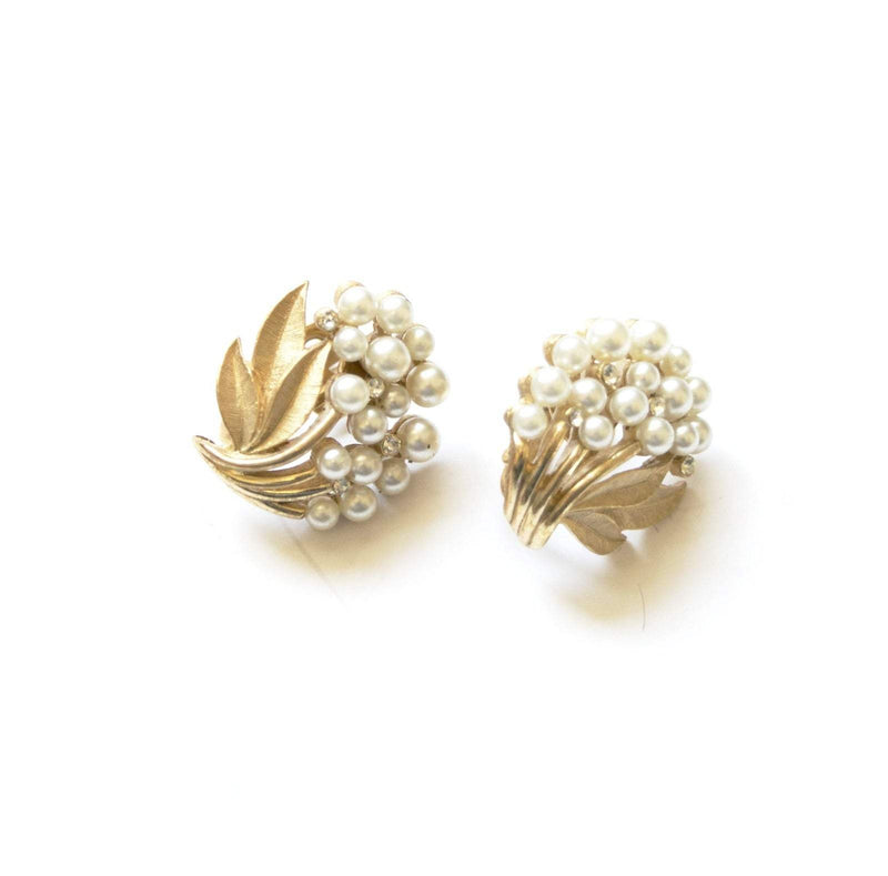 Vintage Trifari pearls floral clip-on earrings with rhinestones.