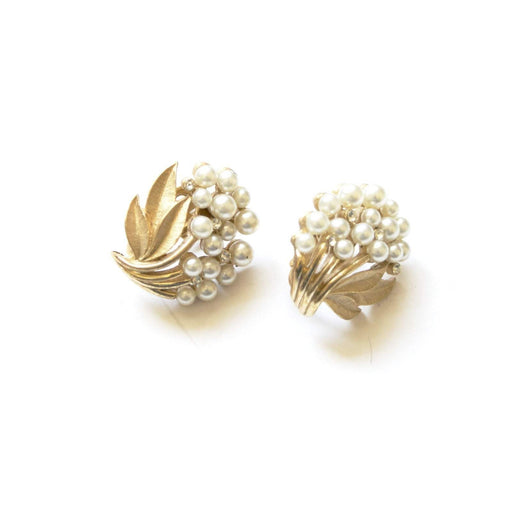 Vintage Trifari pearls floral clip-on earrings with rhinestones.