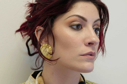 Brushed golden bold clip-on earrings in vintage style.