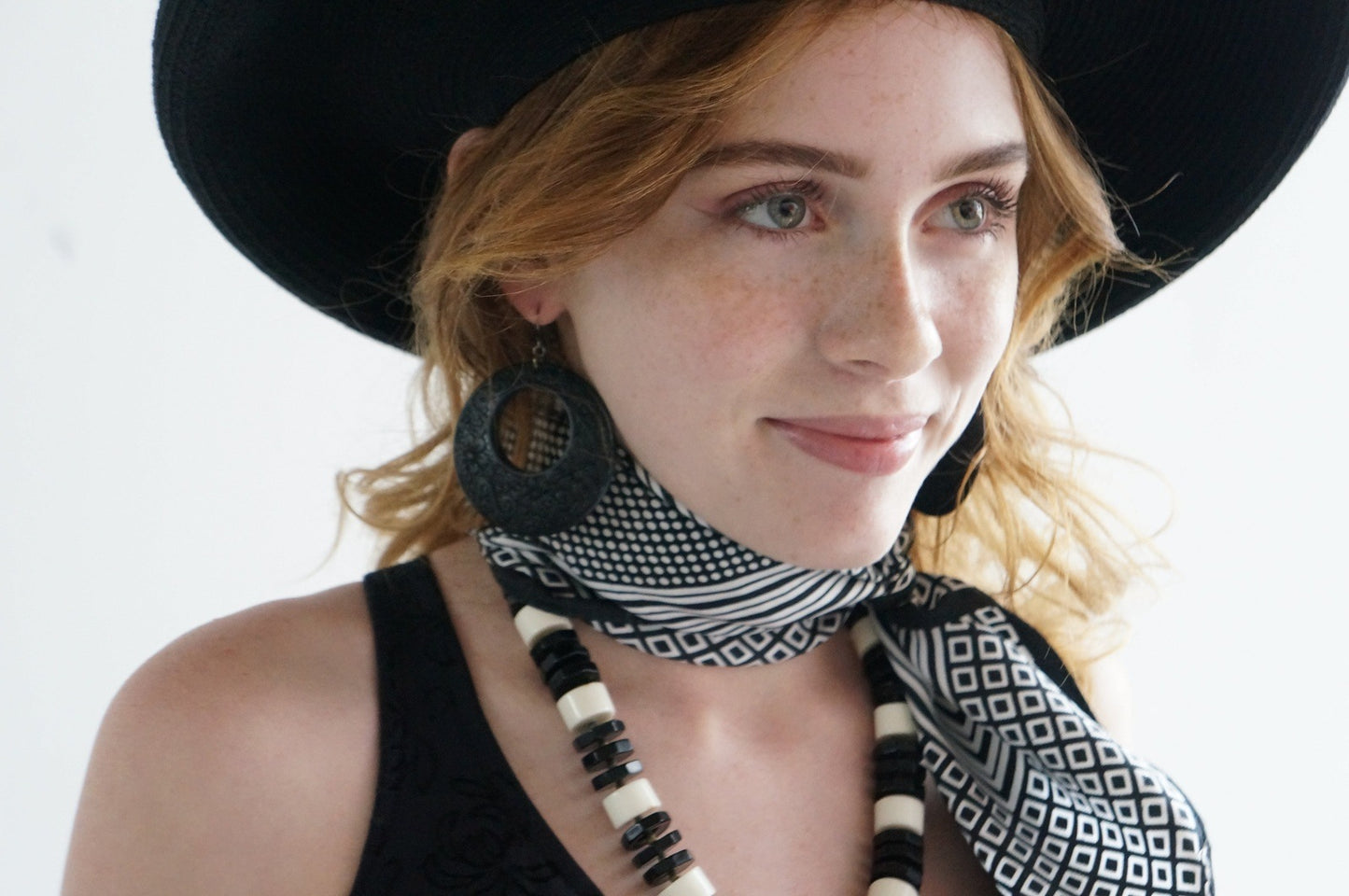 Plateau New Look Wide Brim Black Hat Vintage Accessories