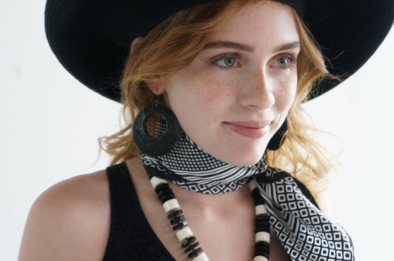 Plateau New Look Wide Brim Black Hat Vintage Accessories