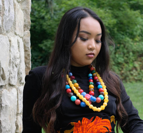 VINTAGE PLASTIC JEWELRY YELLOW NECKLACE