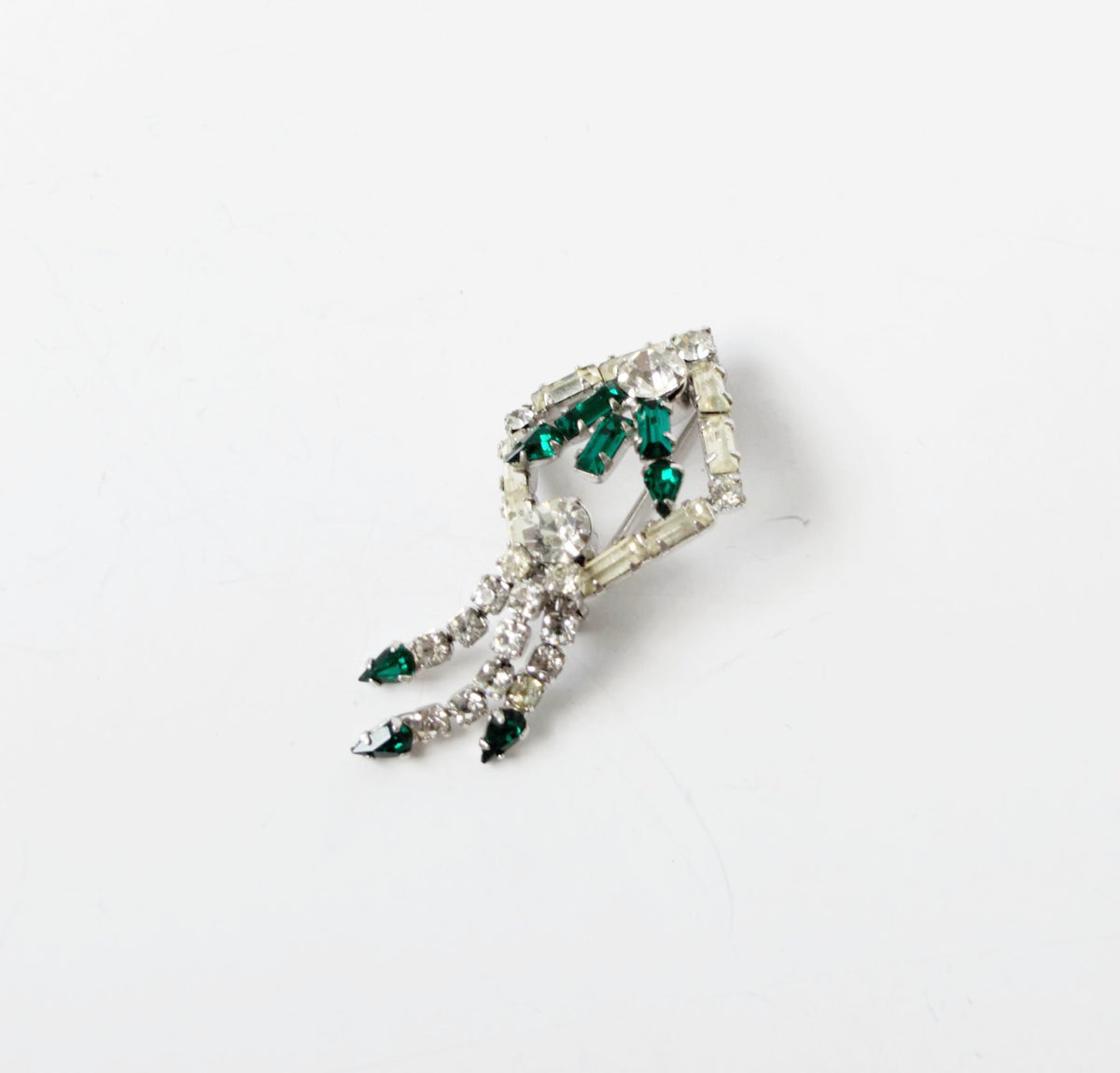 Art Deco Emerald Green Rhinestone Brooch: Vintage Glamour Revived