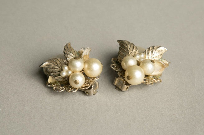 Pearls Clip on Earrings Nature Floral Vintage Jewelry