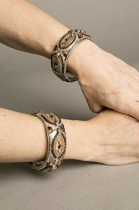 Set of 2 vintage hinged bracelet bangles with metallic beading in silver and golden tones.