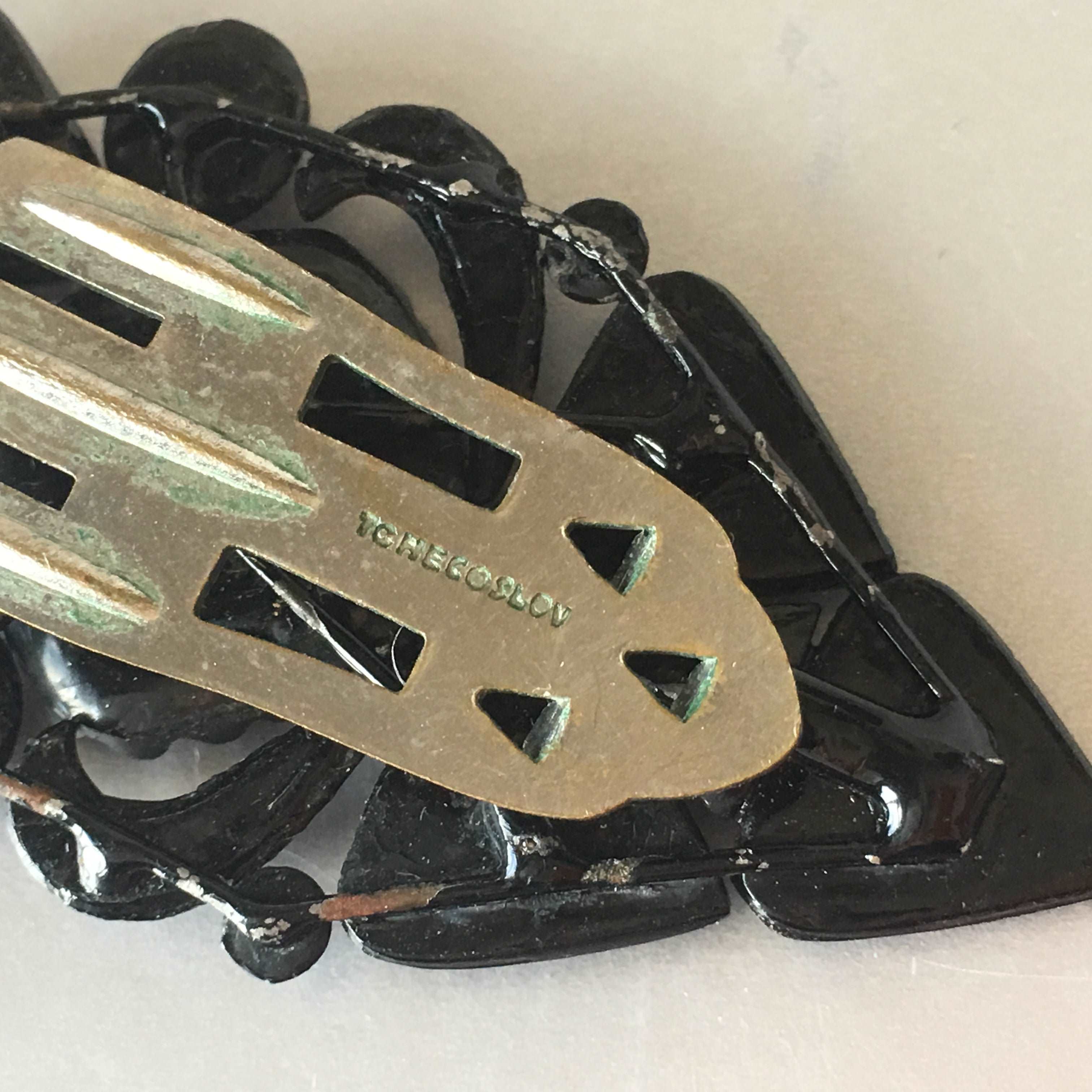 Vintage Art Deco Dress Clip: A Timeless Statement in Sustainable Fashion