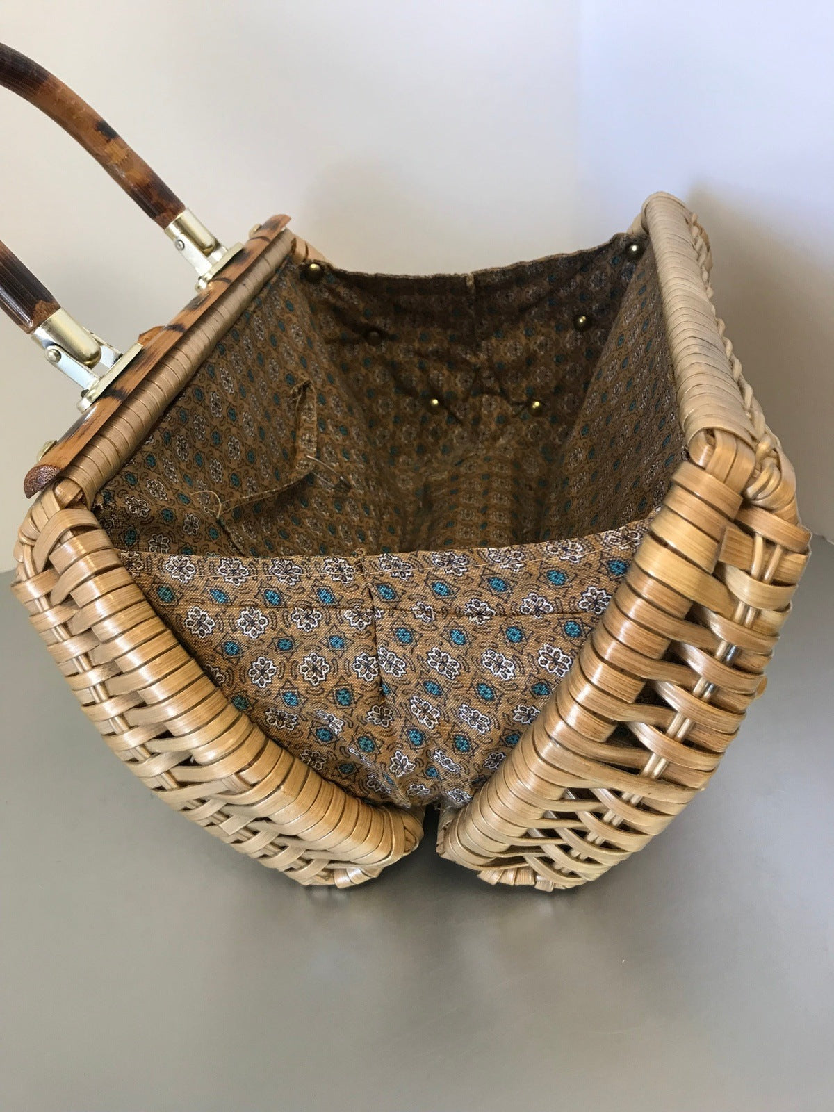 1950s Handbag// Basket Purse// 50s Purse// 1950s Wicker Basket | Etsy |  Vintage handbags, Wicker baskets, Purses and bags
