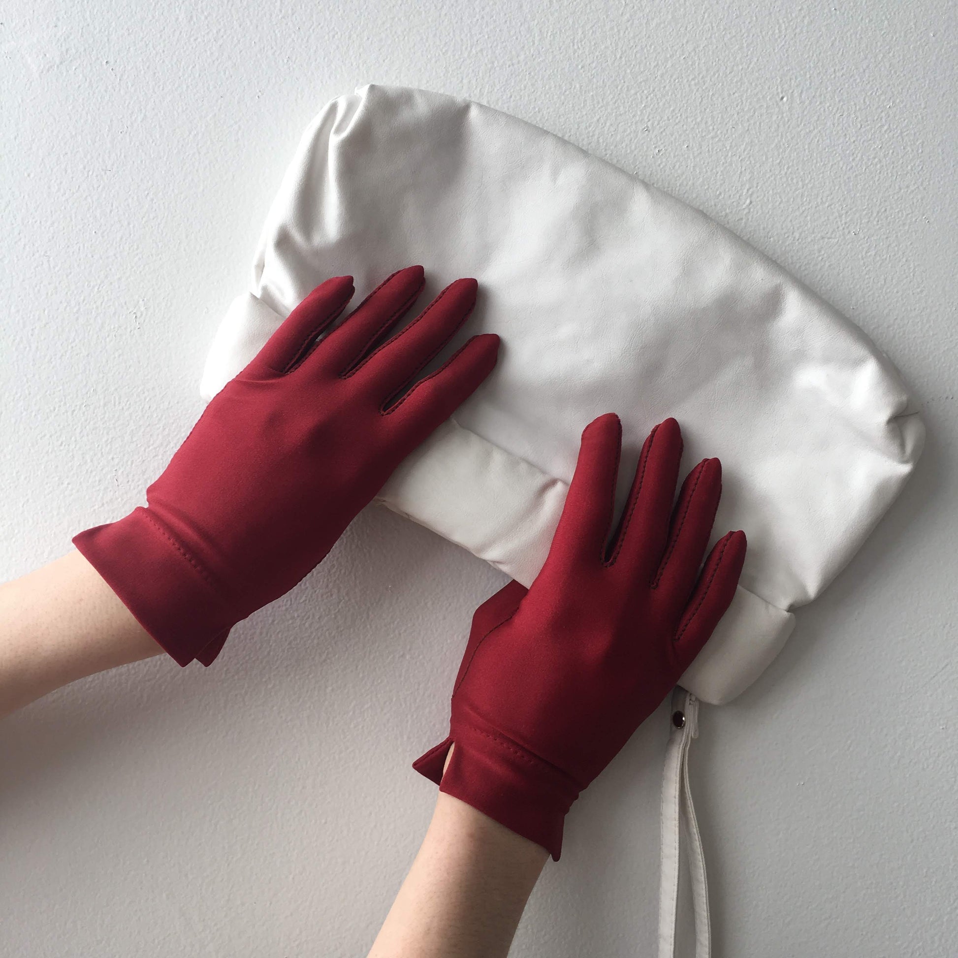 World Fashion Right White Clutch Bag Purse Vintage Accessories