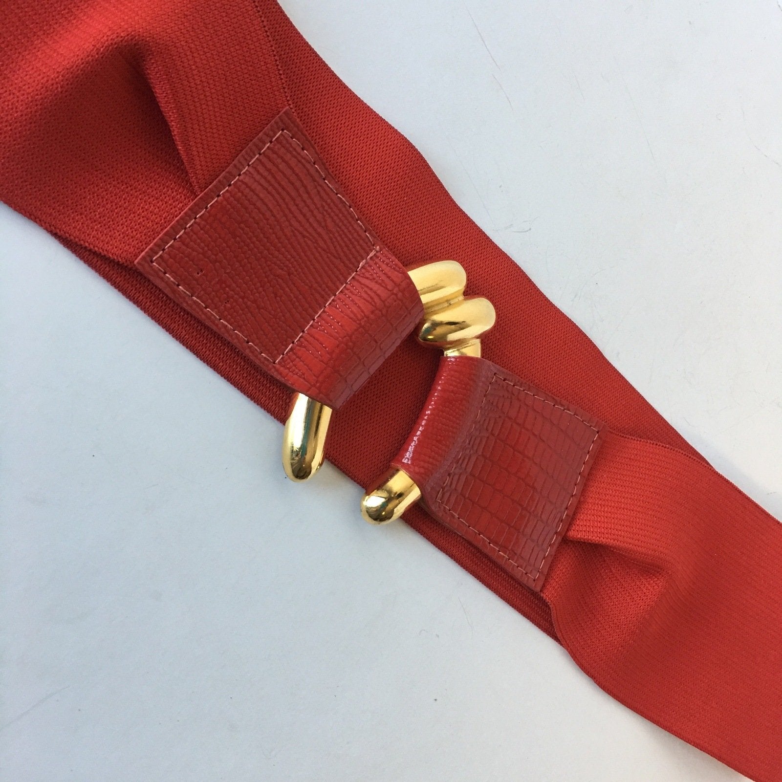 Red Stretch Belt Golden Buckle Vintage Accessories