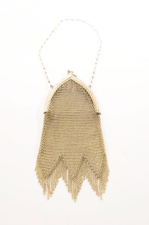 Art Nouveau Golden Mesh Purse, A Timeless Embodiment of Early 20th Century Elegance