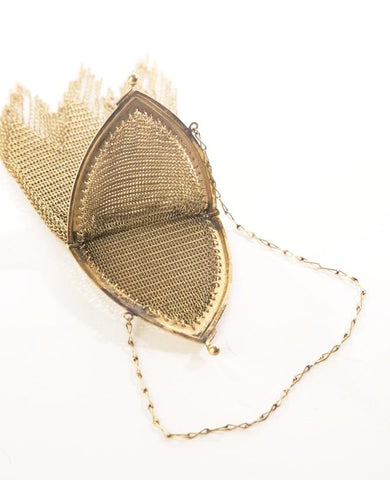 Art Nouveau Golden Mesh Purse, A Timeless Embodiment of Early 20th Century Elegance