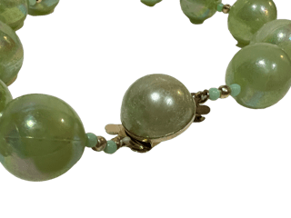VINTAGE PLASTIC JEWELRY GREEN NECKLACE