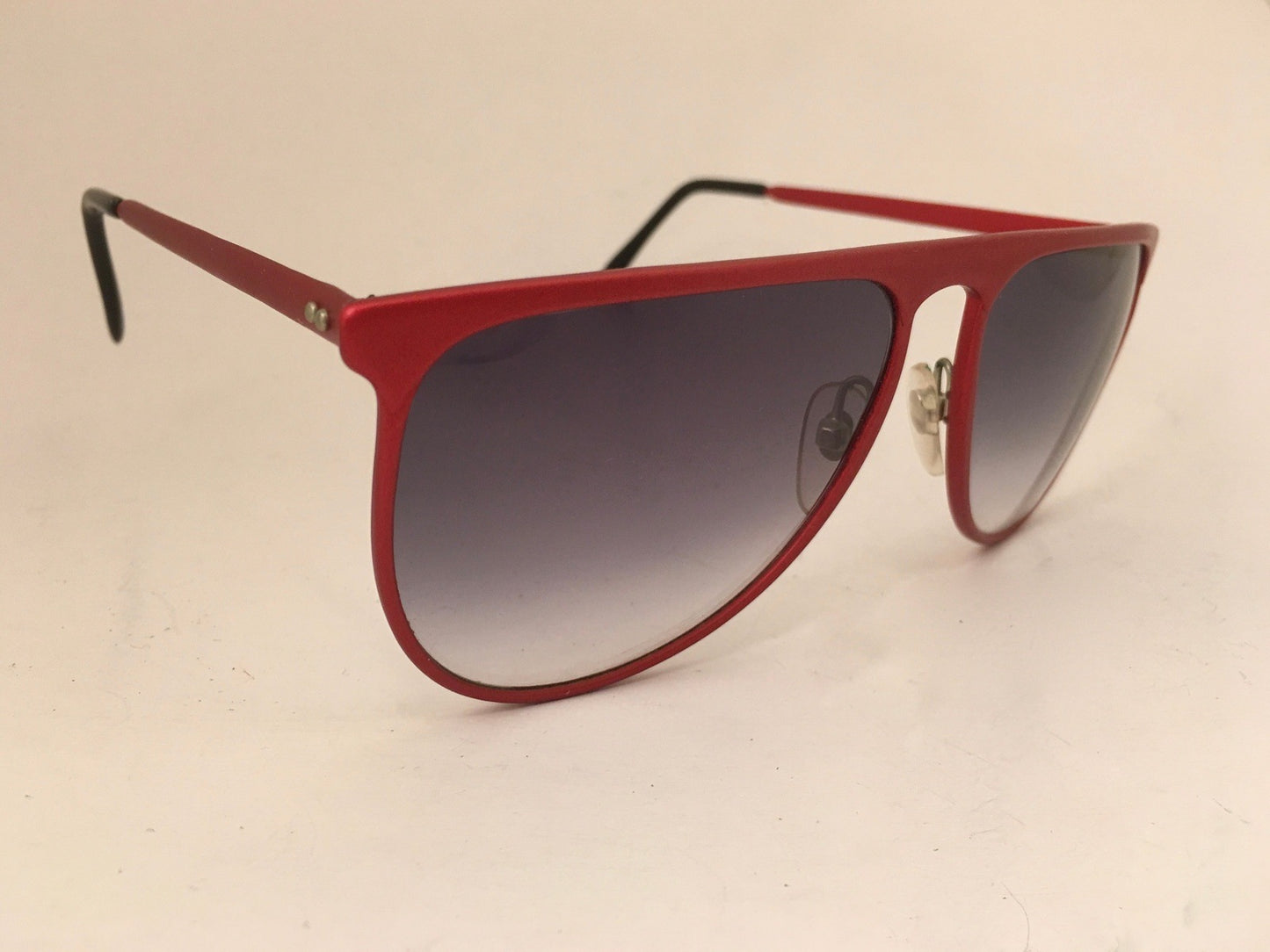 Red Metal Frame Sunglasses Degrade Shades Vintage Eyewear Made in Italy