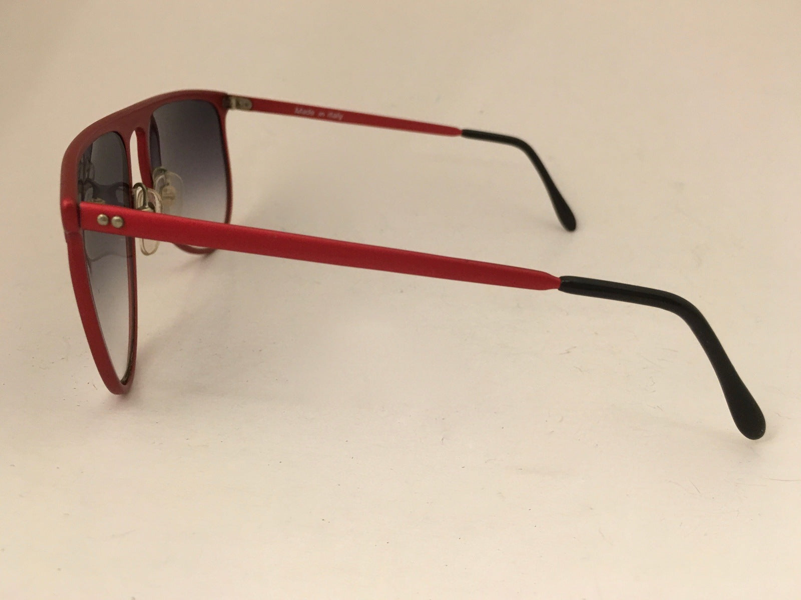 Red Metal Frame Sunglasses Degrade Shades Vintage Eyewear Made in Italy