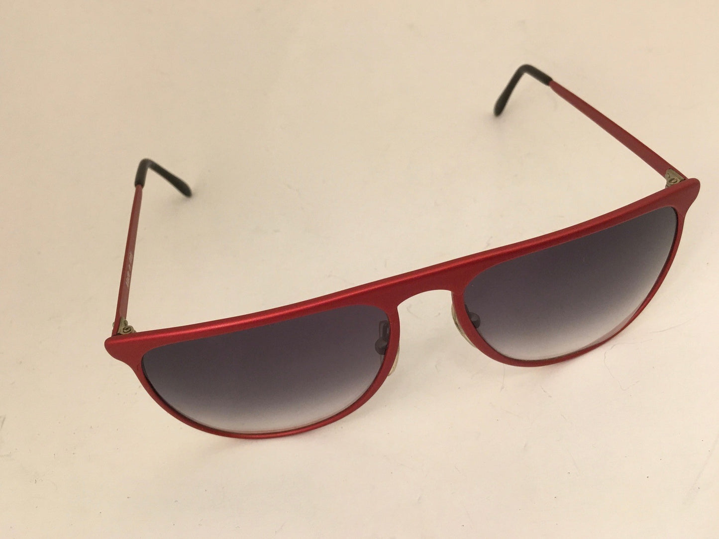 Red Metal Frame Sunglasses Degrade Shades Vintage Eyewear Made in Italy