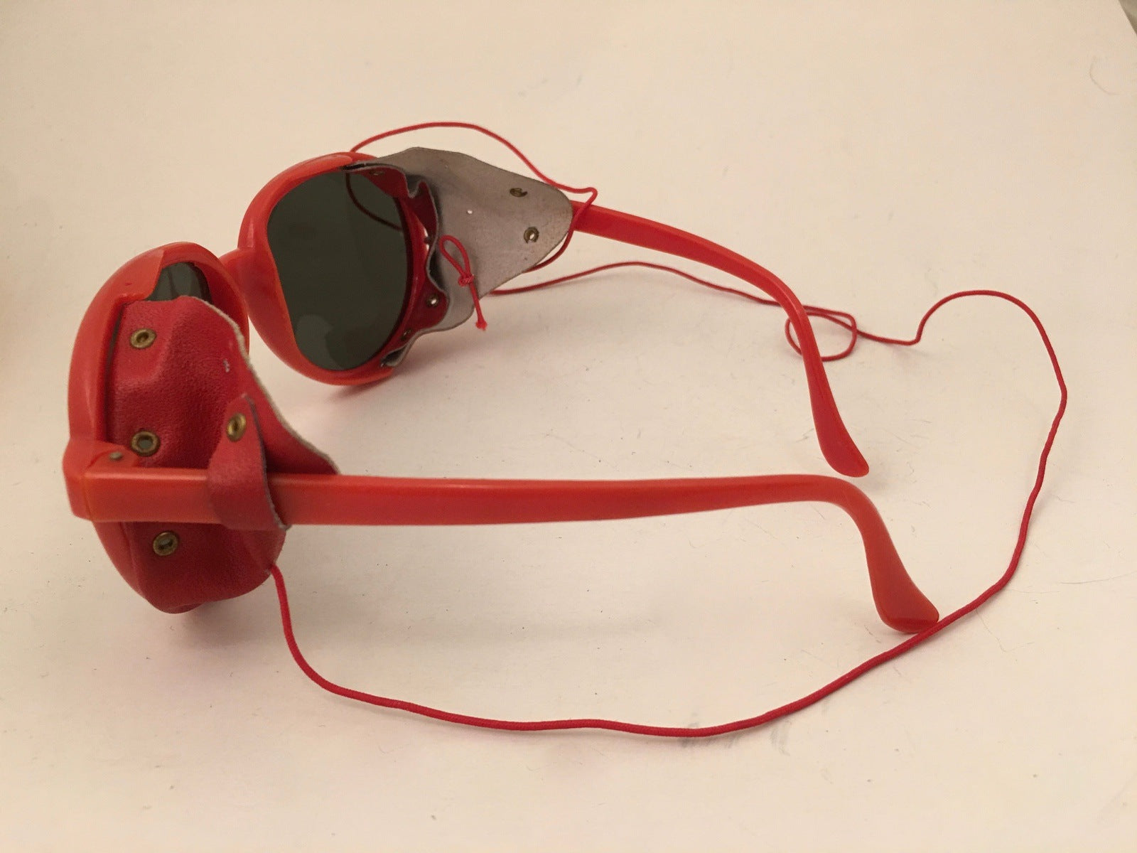 Red Aviator Sunglasses Vintage Eyewear Leather sides Mirrored Lenses
