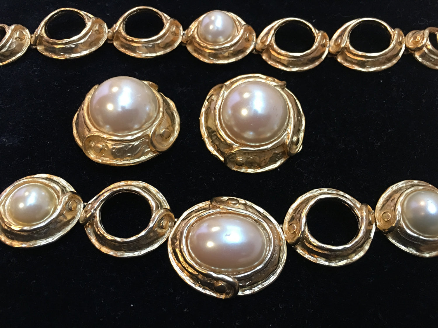 Pearl Vintage Jewelry Parure Set Necklace Bracelet and Earrings Golden Brush Pearls