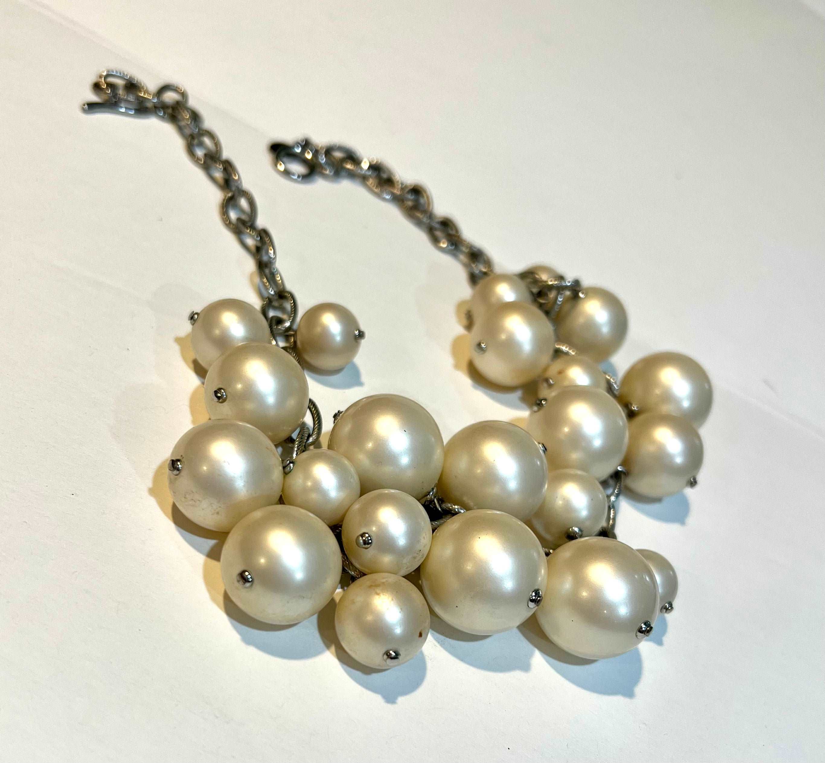 Bold White Baubles Necklace - A Classic Twist with Lustrous Pearlized Beads