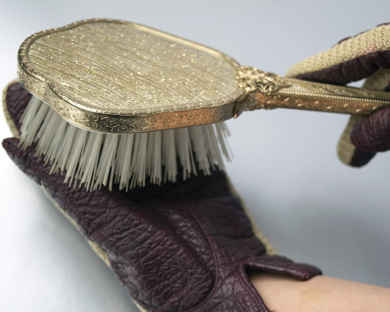 Aris Snuggler Leather Gloves Vintage Accessory: Embrace Timeless Elegance