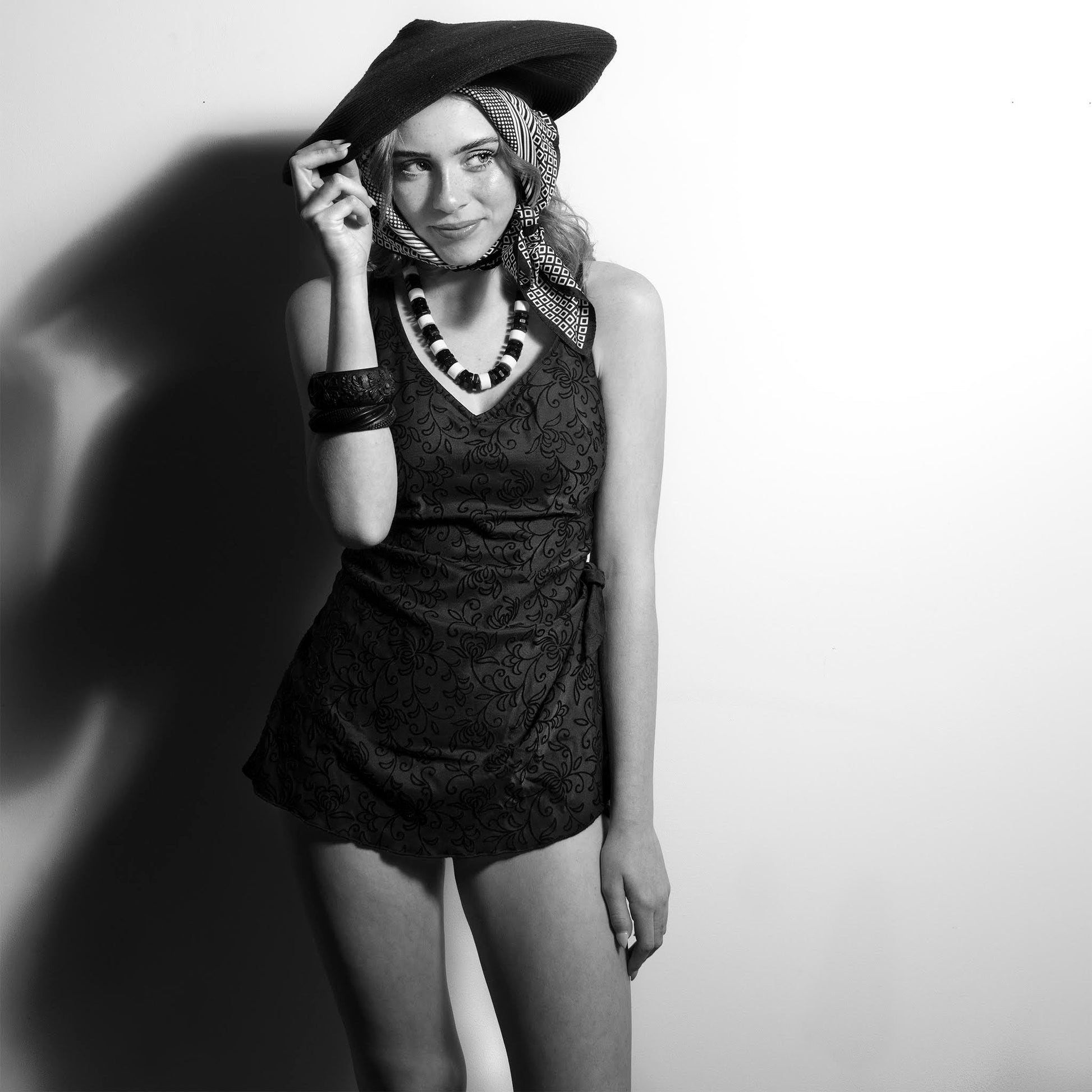 Plateau New Look Wide Brim Black Hat Vintage Accessories